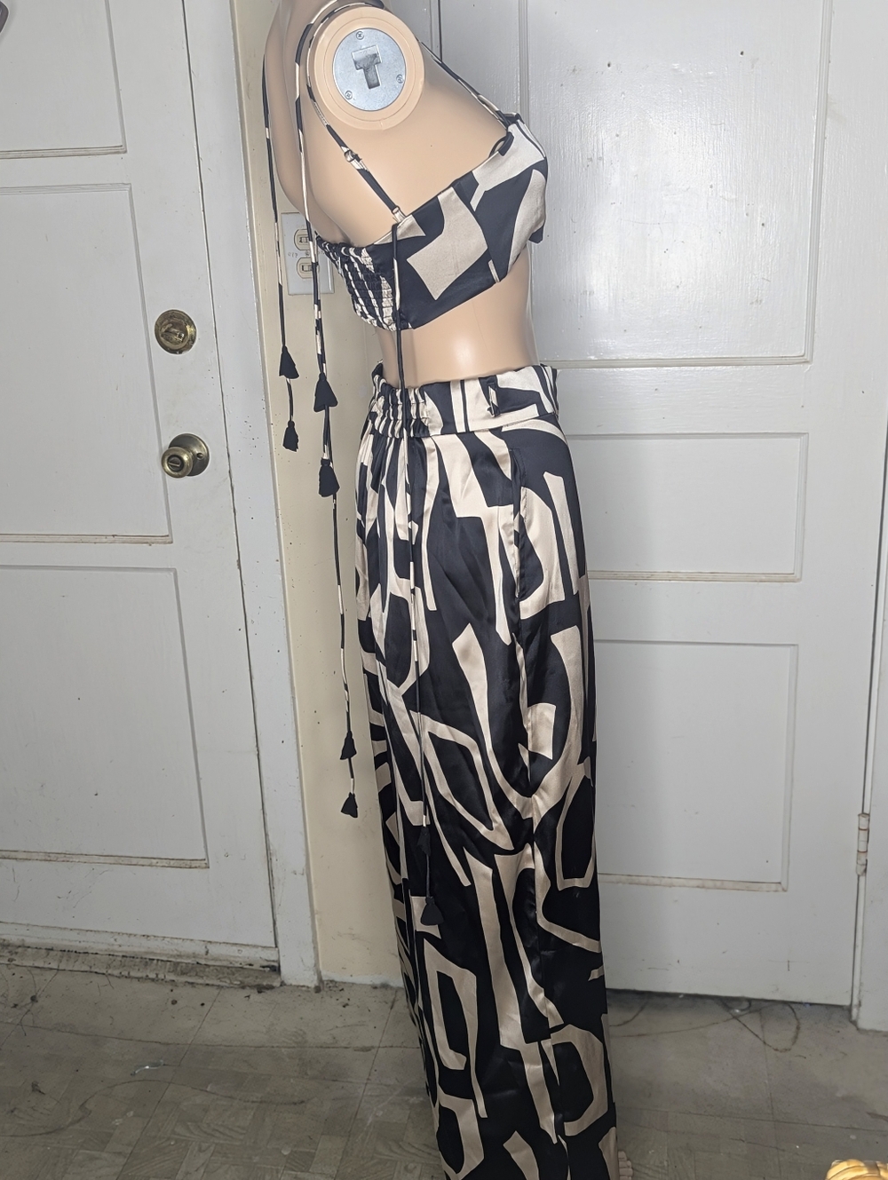 House Of Harlow 1960 Satin Geometric Print Two-Piece Pant Set Size Small - Picture 9 of 12